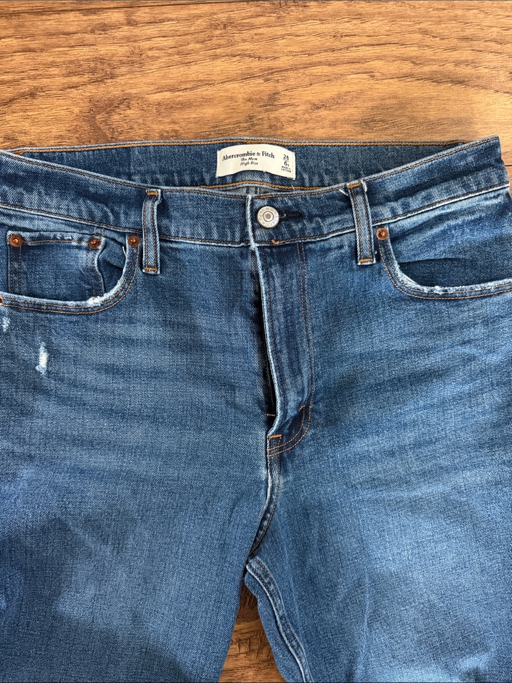 Abercrombie & Fitch The mom high rise size 6 Short